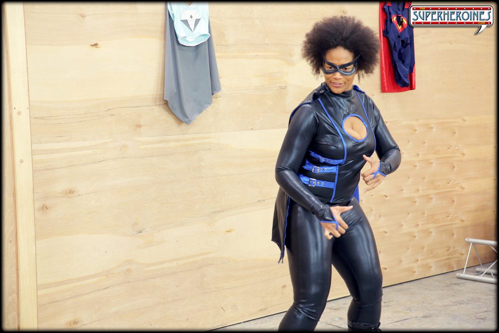 HK | Shadowgirl vs Syren 1 Photo Set sample 1